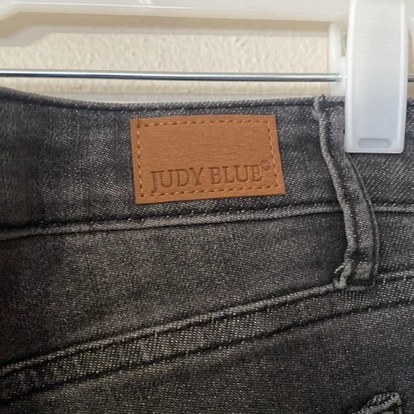 Judy Blue Capri Size 5/27 - Picture 6 of 10